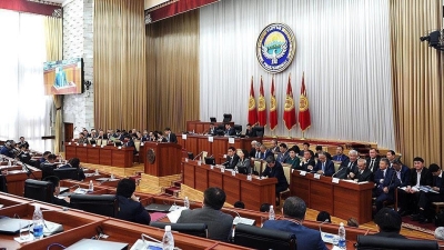 Депутаты Кыргызстана завернули закон об «иноагентах» после того как член провластной партии убрала из него все поправки кроме своих