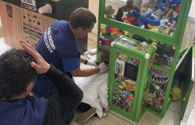 В Новороссийске ребенок головой застрял в автомате с игрушками